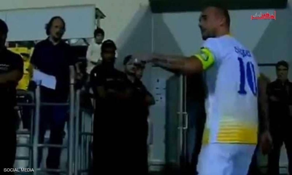 النجم الهولندي شنايدر يبدي استيائه من اللعب في الدوري القطري ويغادر الملعب صارخا:" هذه آخر يوم لي في قطر" (فيديو)