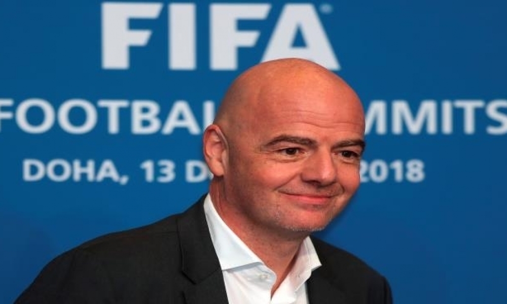 الترجي الرياضي / طارق بوشماوي يسلم  رسميا  رئيس الـ" فيفا" دعوة  لحضور الاحتفالات بمئويته