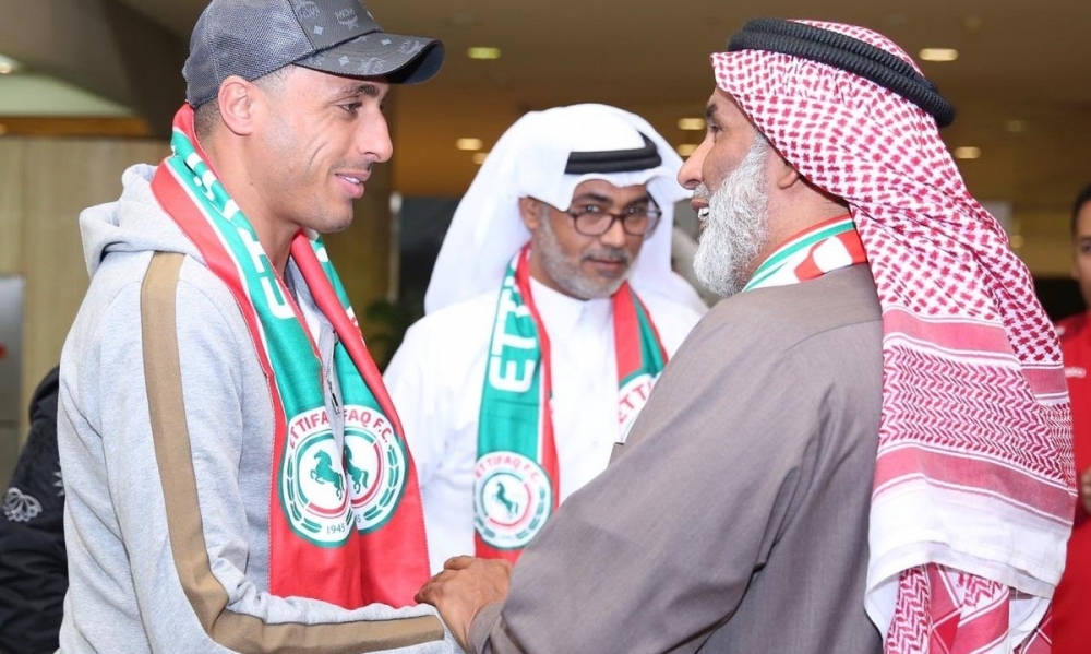 صورة / العكايشي يصل إلى السعودية لإجراء الفحص الطبّي والتوقيع رسميًّا مع الإتفاق