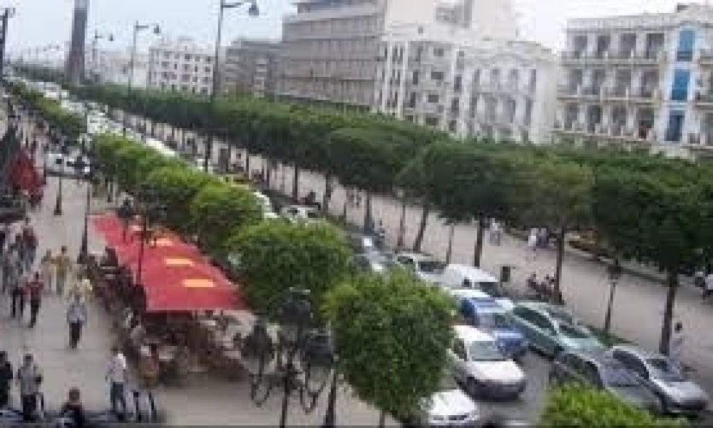  اماطة اللثام عن تهشيم  بلور السيارات الراسية بشارع الحبيب بورقيبة 