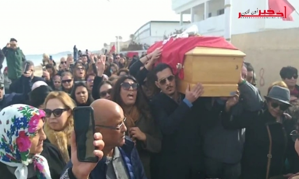 صور / تشييع جثمان الراحلة لينا بن مهني إلى مثواها الأخير
