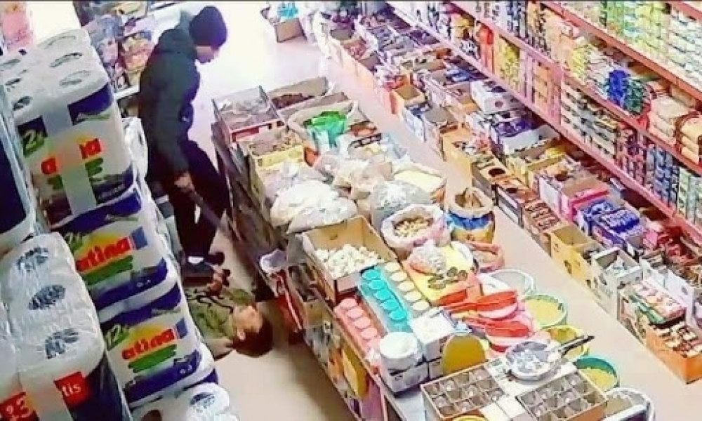  القبض على شابين من اجل السرقة داخل  فضاء التجاري  بقابس 