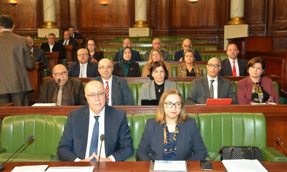 نواب البرلمان يحملون محافظ البنك المركزي مسؤولية الأزمة المالية بتونس
