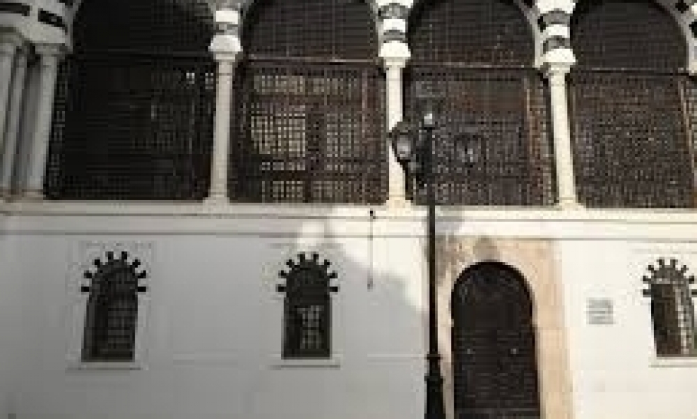 حذف المطالبة بالتعريف بالإمضاء والإشهاد بمطابقة النسخ لأصولها، وزارة الوظيفة العموميّة تؤكد عدم إلتزام عددٍ من الإدارات بقراراتها