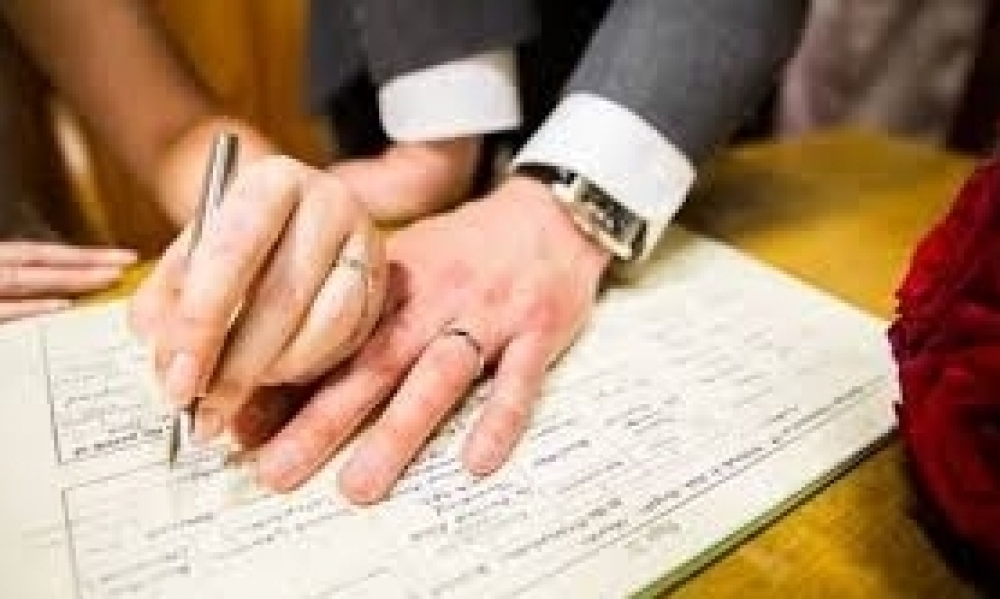 بلديّة سكرة تدعو إلى عدم تجاوز 30 شخصًا خلال إبرام عقود الزواج