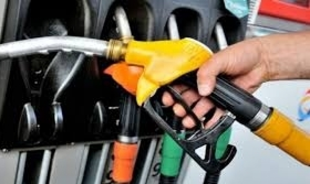 تفاصيل  التخفيض في أسعار المحروقات