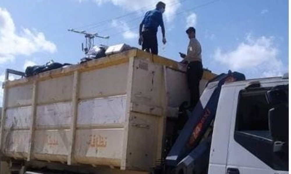 صور - صفاقس / الشرطة البيئيّة تحرّر محضرًا لشاحنة محمّلة ببقايا أدوية ووسائل طبيّة كانت ستُلقى في  مصبّ "عقارب"