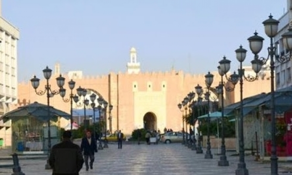 رئيس بلديّة صفاقس يقرّر غلق  دائرتَيْ الربض والبستان بعد ثبوت إصابة عونَيْ بلديّة بفيروس "كورونا"