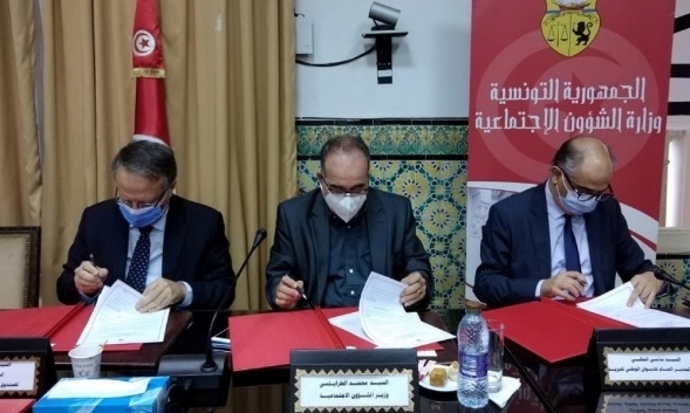 وزارة الشؤون الإجتماعية تمضي إتفاقيّة لصرف المساعدات الإجتماعيّة بعنوان مجابهة تداعيات "كورونا"