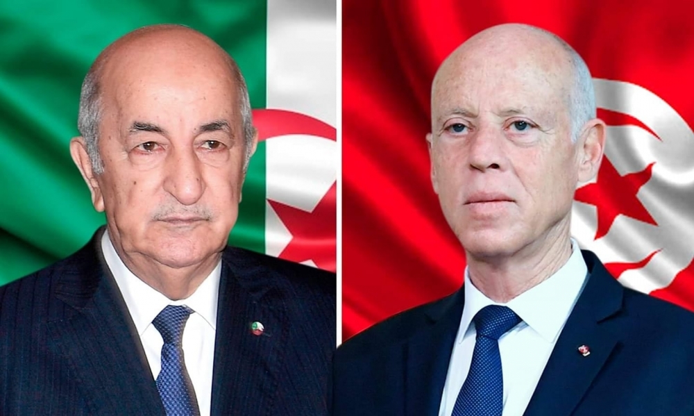  قيس سعيد يجري مكالمة هاتفية مع رئيس الجمهورية الجزائرية عبد المجيد تبون
