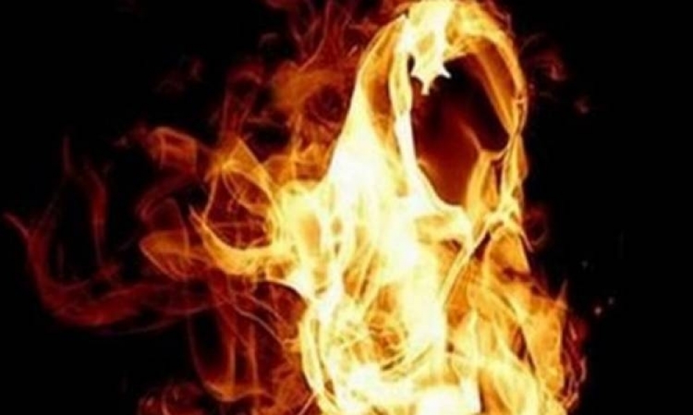 إمرأة تضرم النار في جسدها أمام المحكمة، وكيل الجمهوريّة بمحكمة قبلي يوضّح
