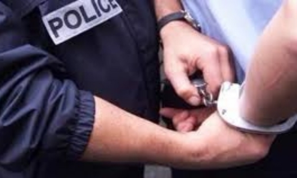العمران /  قام بإمامة 30 شخصًا بساحة، القبض على ثلاثيني بشبهة الإنتماء إلى تنظيمٍ إرهابي 