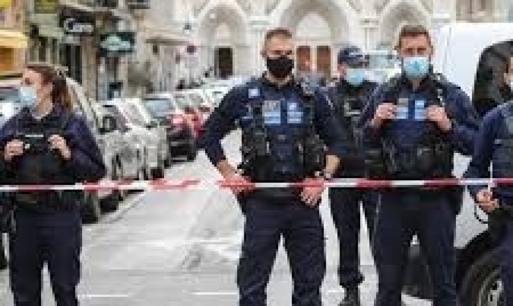 إثر عمليّة "نيس" الإرهابية، ماكرون يطلب من السفارات تعزيز الإجراءات الأمنية بمقرّاتها