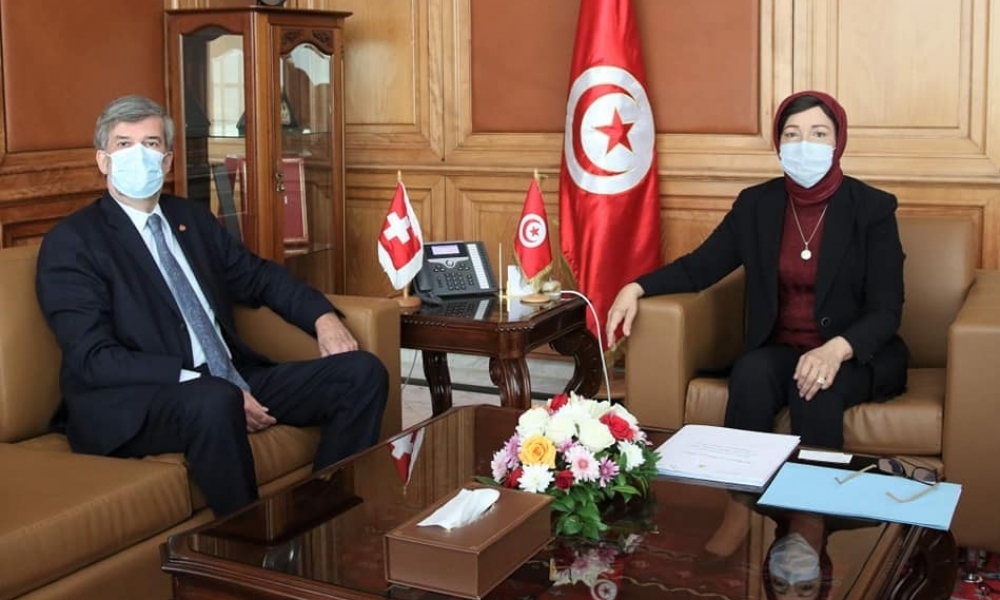 التسريع في إسترجاع الأموال المنهوبة والمُودعة في البنوك السويسريّة... محور لقاء وزيرة أملاك الدولة بسفير سويسرا
