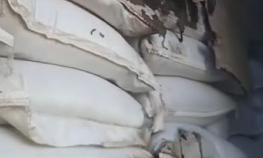 صور/ أطنان من الأرز مهملة منذ أشهرٍ بميناء رادس وموزّعو المواد الغذائيّة يؤكدون فقدان المادة من الأسواق