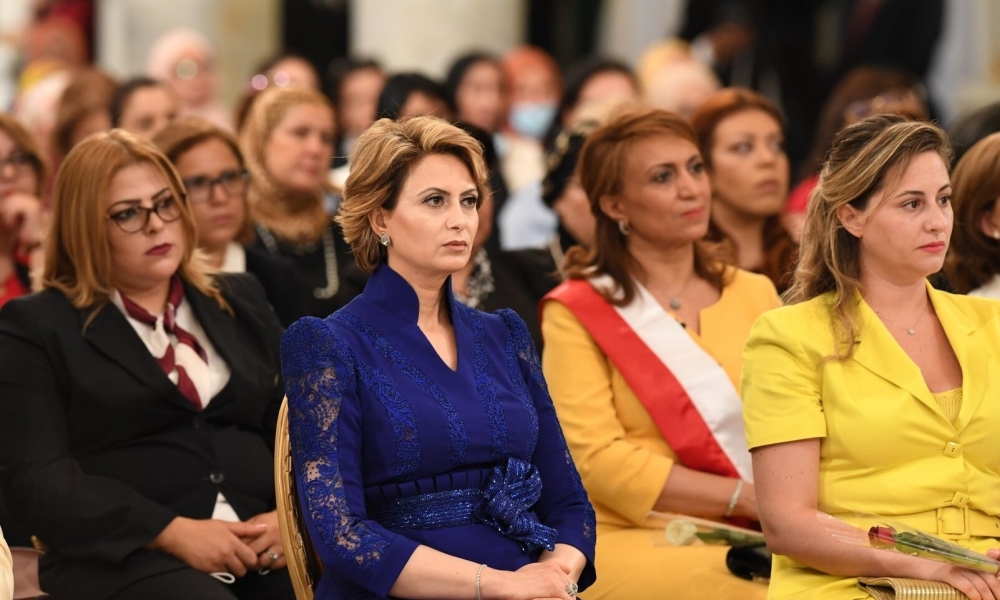 مركز الدراسات القانونية والقضائية: حرم رئيس الجمهورية لا تتمتع بأي معاملة خاصة وتحضر جميع جلسات العمل المقررة لكل أسبوع 