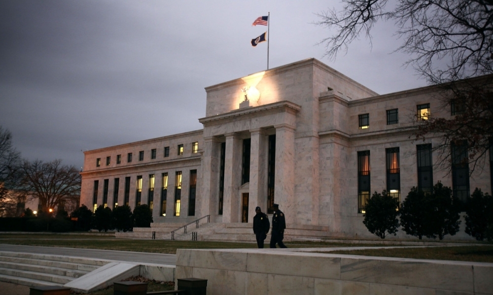 الفيدرالي الأمريكي لا يخيب توقعات الأسواق ويبقي على معدلات الفائدة 