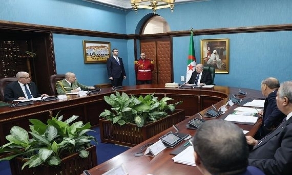 الرئيس الجزائري يعلن عن إجراء انتخابات رئاسية مبكرة