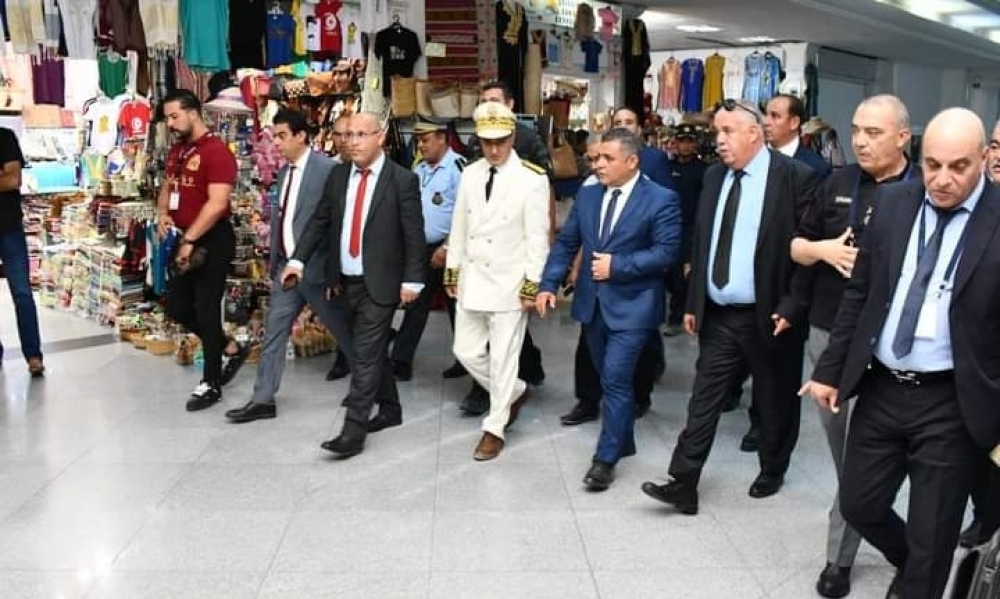 وزير الداخلية يتفقد عدد من الوحدات الأمنية في جزيرة جربة