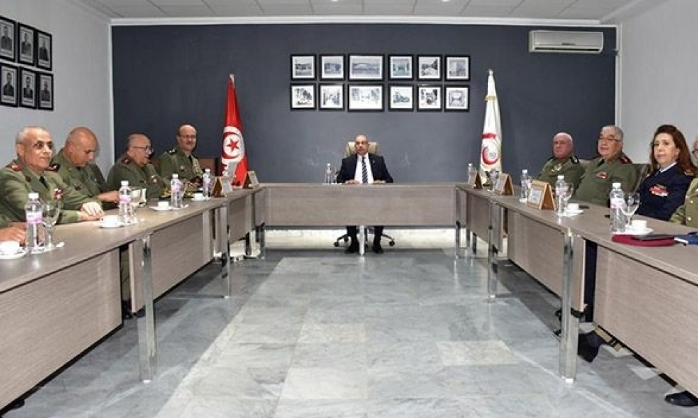 وزير الدفاع يؤدّي زيارة إلى المستشفى العسكري بتونس