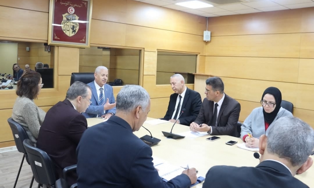 وزير التجارة وتنمية الصادرات يجتمع بأعضاء مجلس إدارة الشركة التونسية لأسواق الجملة