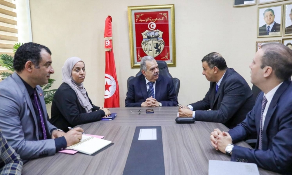 وزير الشباب والرياضة يلتقي بجامعة كرة القدم