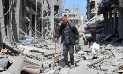  آلاف الفلسطينيين ينزحون عن رفح ونتانياهو ينفي حدوث “كارثة إنسانية”