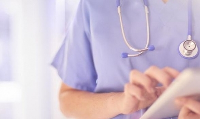 رئيس جمعية علوم التمريض يطالب ببعث عمادة وضبط قانون أساسي خاص بالممرض